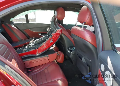 2016 Mercedes-Benz C 300 Sport z USA, uszkodzony, nr VIN 55SWF4JBXGU172191